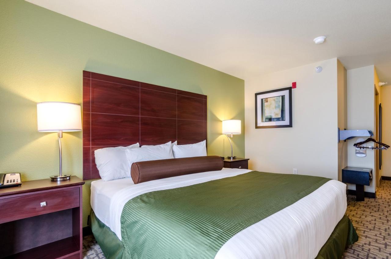 King Room - Disability Access at Cobblestone Hotel and Suites Torrington