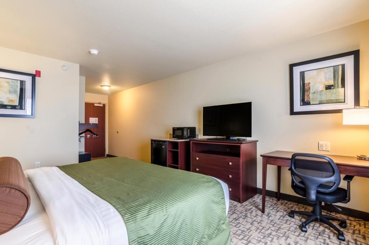 King Room - Disability Access at Cobblestone Hotel and Suites Torrington