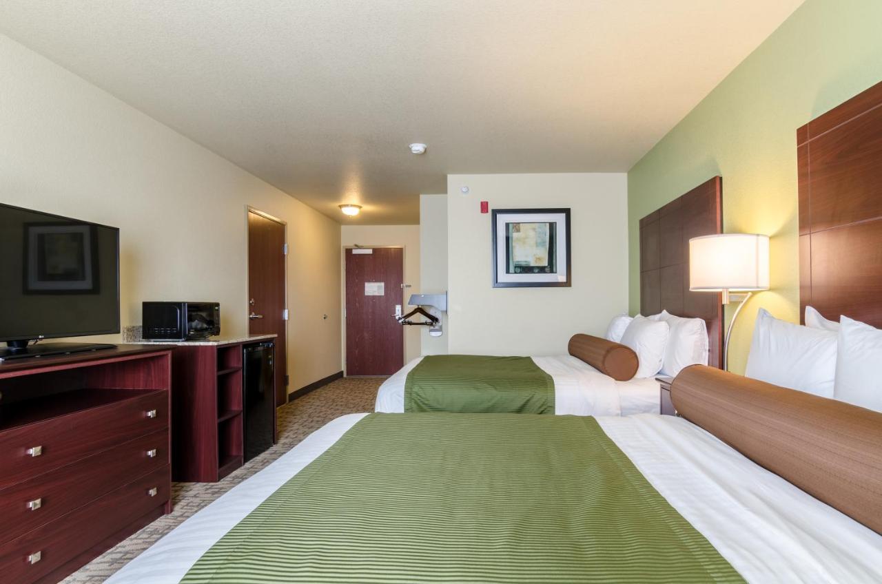 Queen Room - Disability Access at Cobblestone Hotel and Suites Torrington