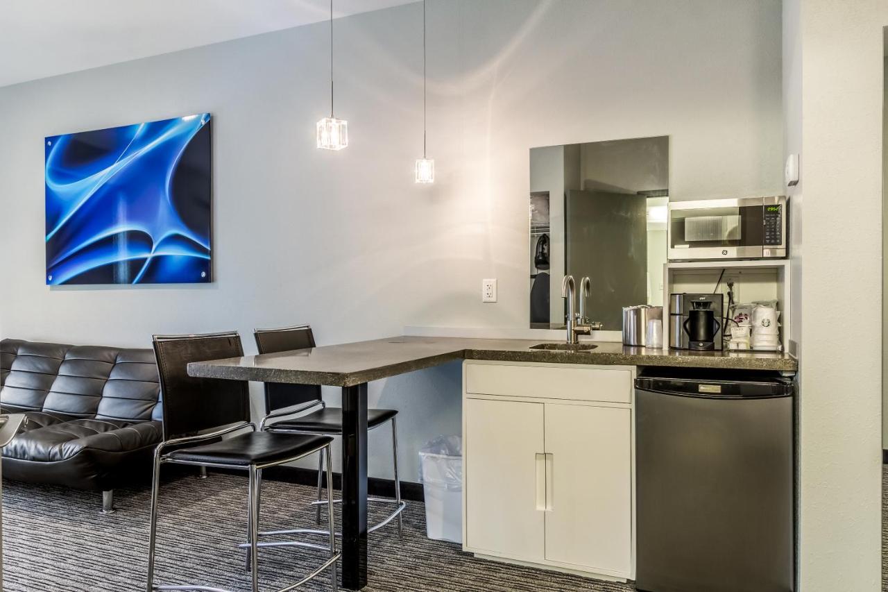 King Room - Accessible/Non-Smoking at The Wallhouse Hotel, an Ascend Collection Hotel