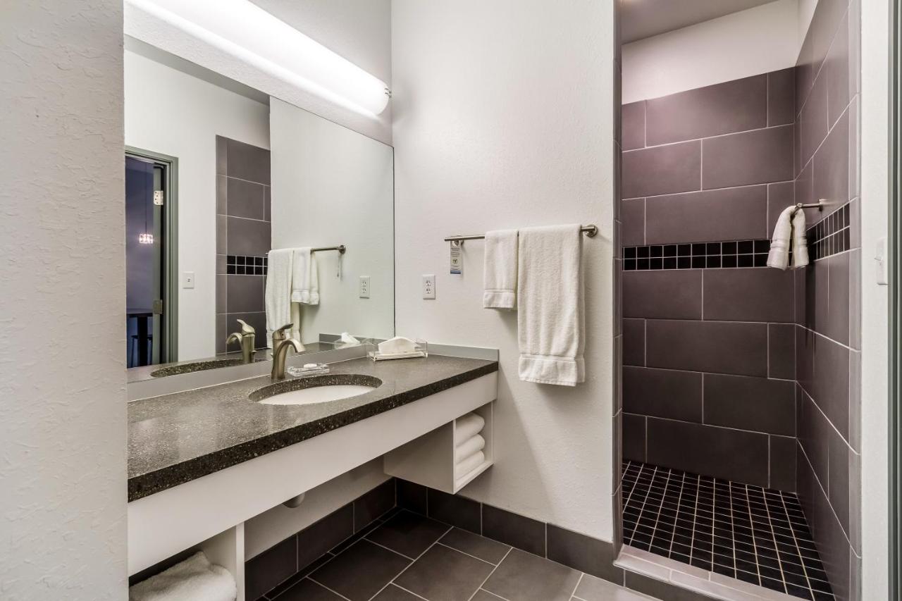 King Room - Non-Smoking at The Wallhouse Hotel, an Ascend Collection Hotel