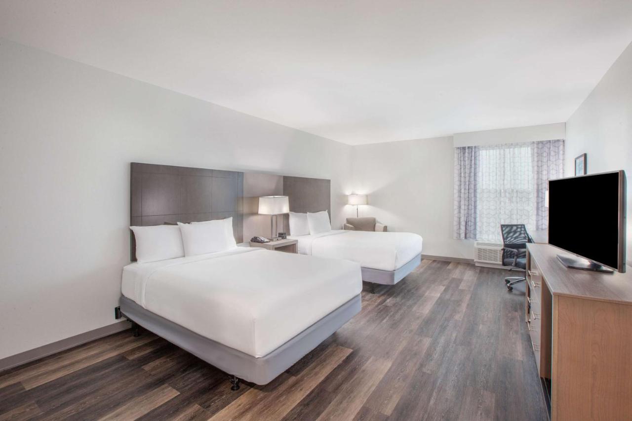 Queen Room with Two Queen Beds and Bath Tub - Mobility/Hearing Access - Non-Smoking at La Quinta Inn & Suites by Wyndham Dallas Duncanville