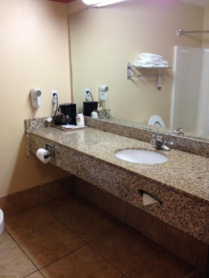 1 King, Mobility/Hearing Access Rm/Studio Suite, Bathtub w/ Grab, Non-Smoking at Super 8 by Wyndham Fort Worth North
