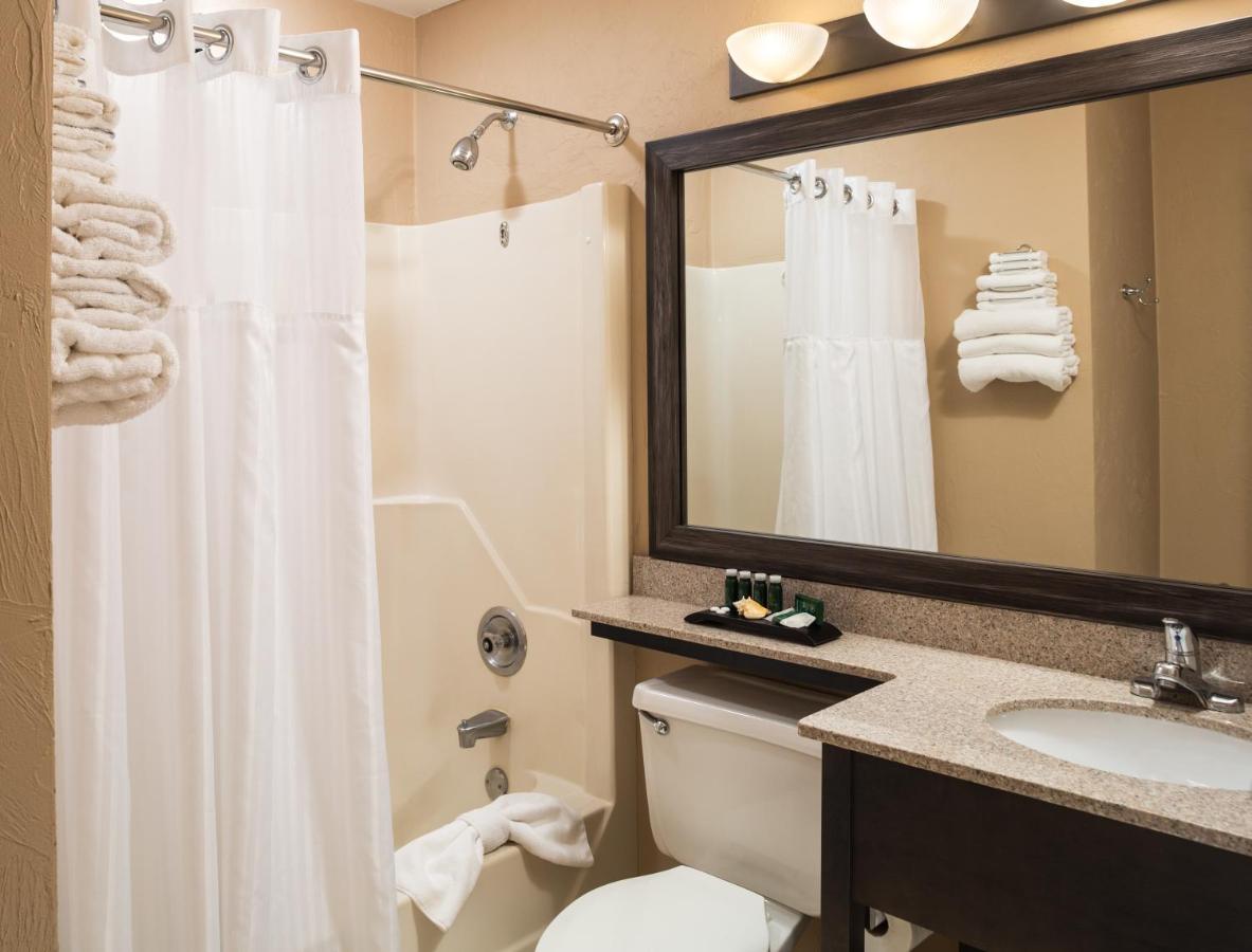 Deluxe Double Room with Bay View at Bayside Resort Hotel