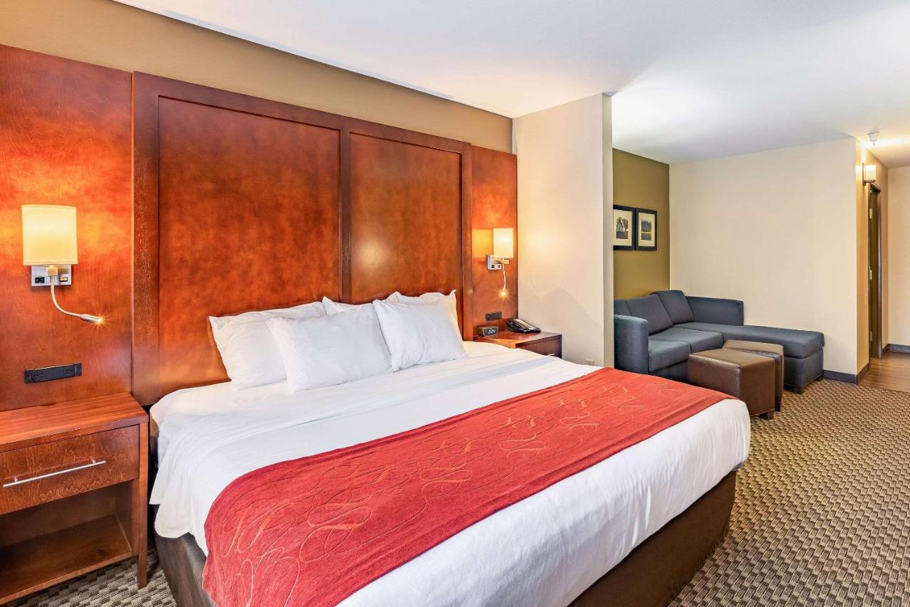King Suite - Non-Smoking at Comfort Suites Escanaba West