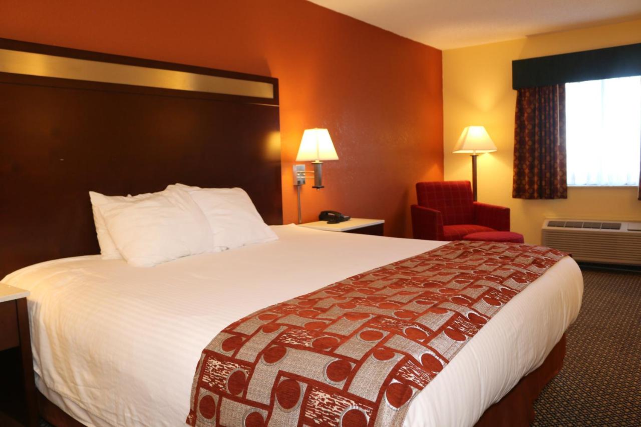Standard King Room - Smoking at Baymont by Wyndham Washington Court House