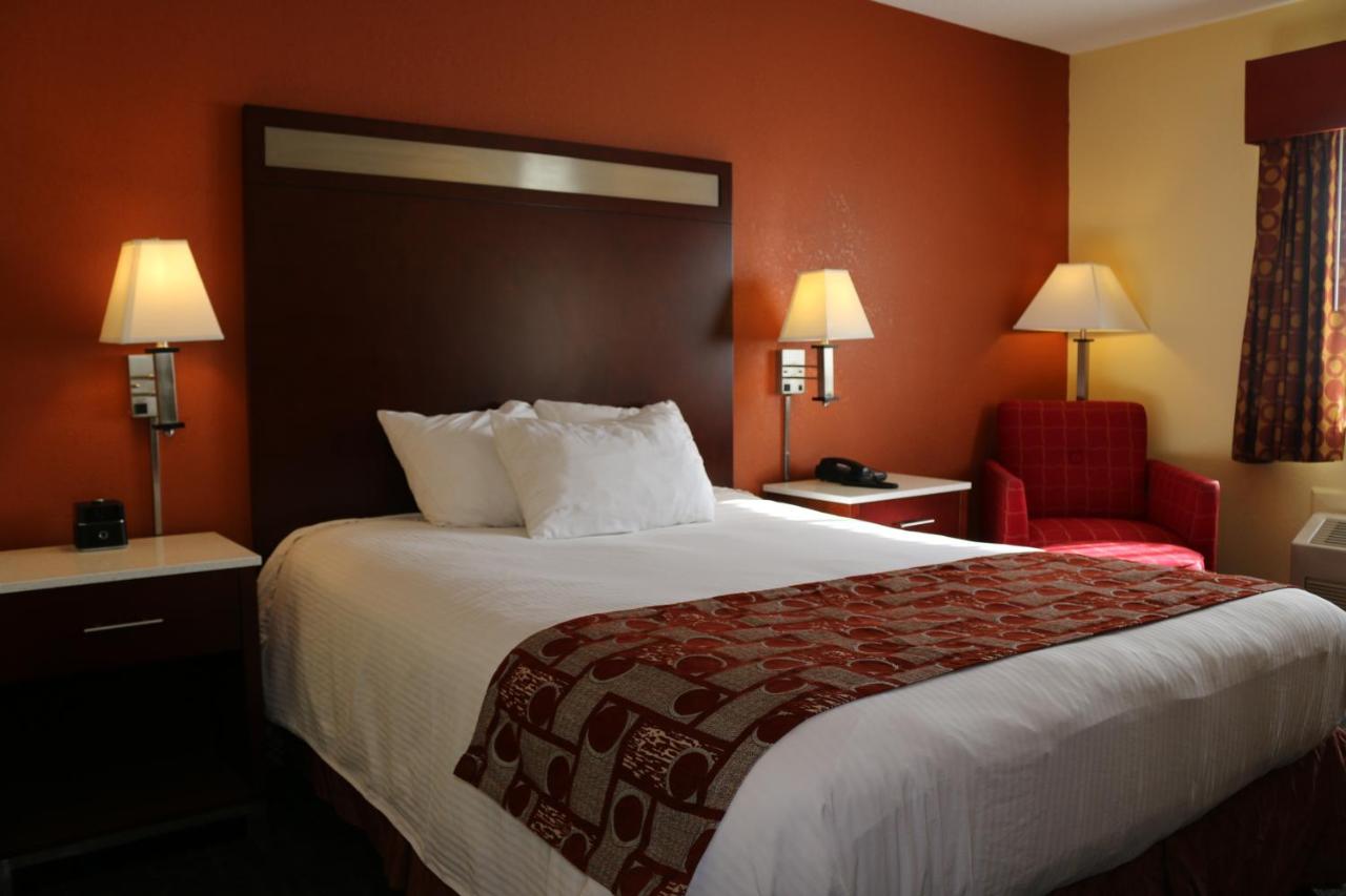 King Room - Non-Smoking at Baymont by Wyndham Washington Court House