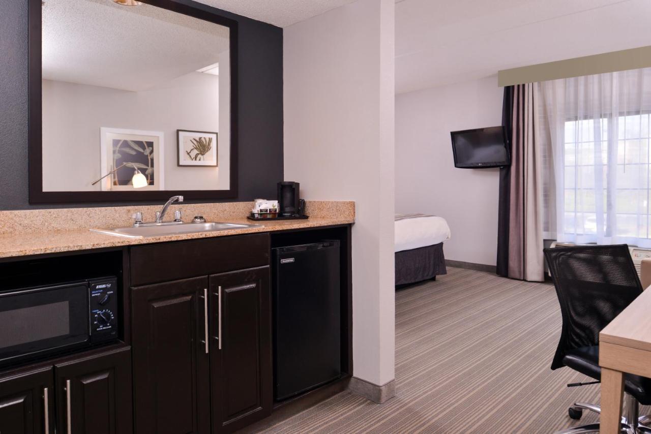 King Studio at Country Inn & Suites by Radisson, Raleigh-Durham Airport, NC