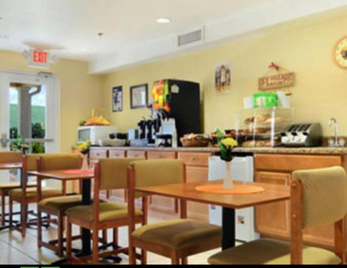 Deluxe Queen Studio Suite - Non-Smoking at Microtel Inn & Suites by Wyndham Huntsville