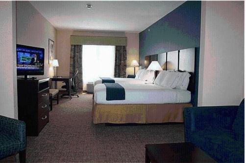 Queen Suite - Disability Access at Holiday Inn Express Hotel & Suites Bartlesville by IHG