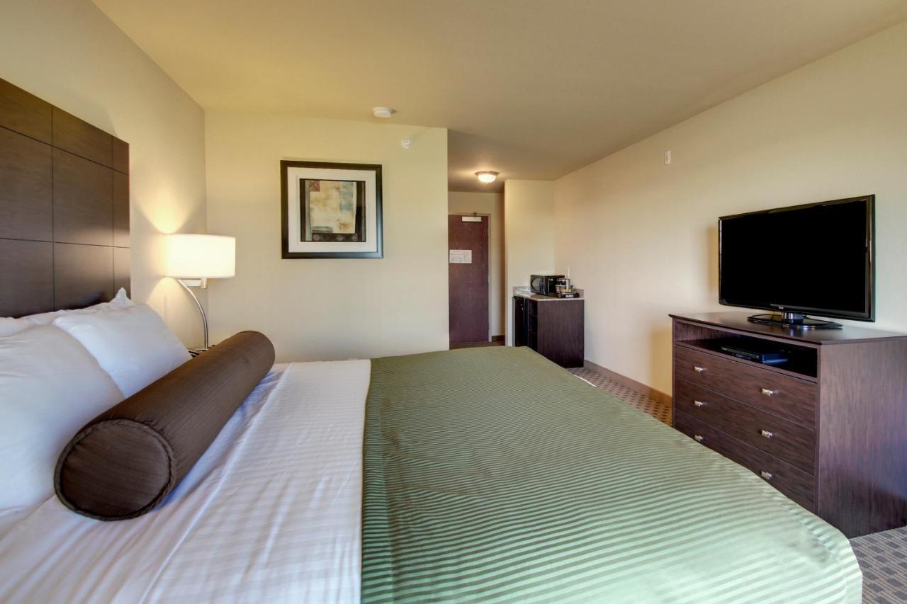 King Room at Cobblestone Inn & Suites - Brillion