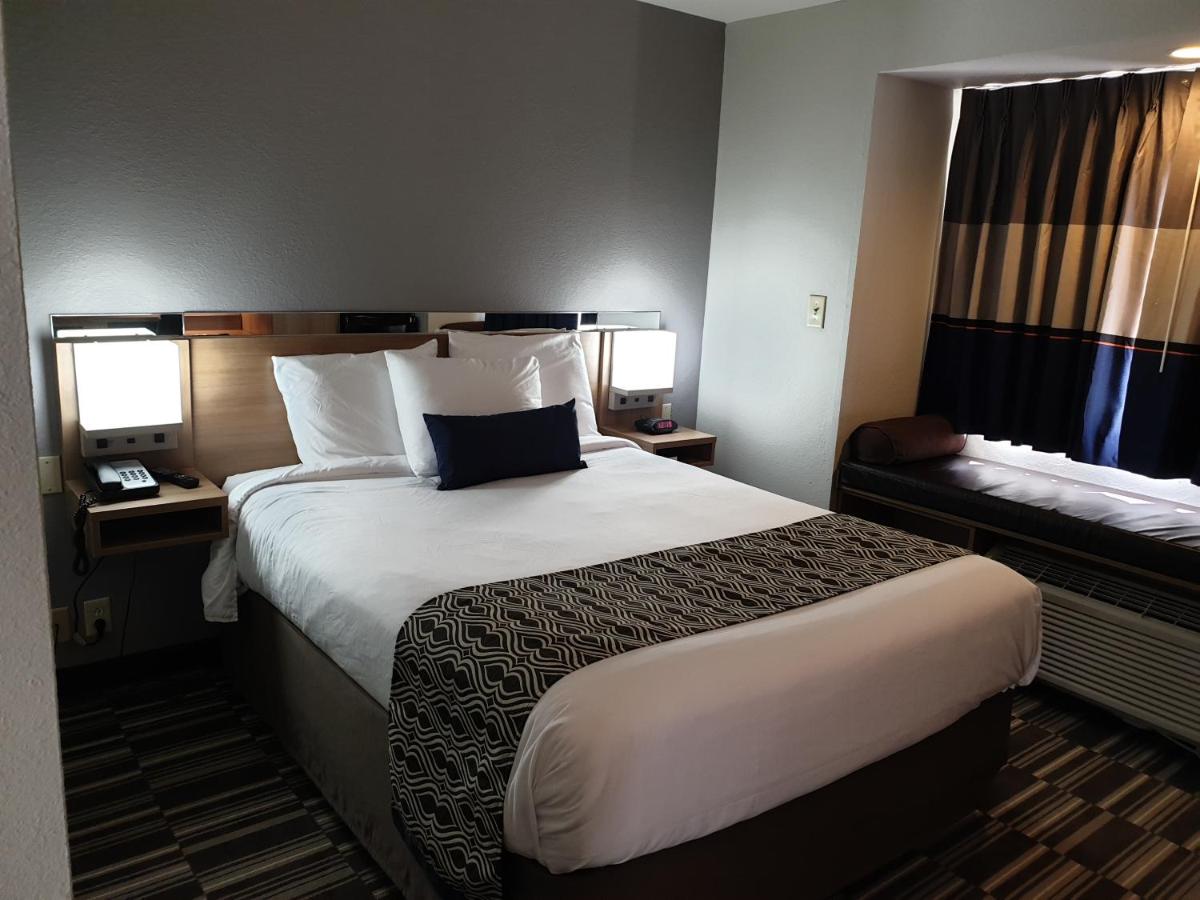 Queen Room - Non-Smoking at Microtel Inn & Suites by Wyndham Augusta/Riverwatch