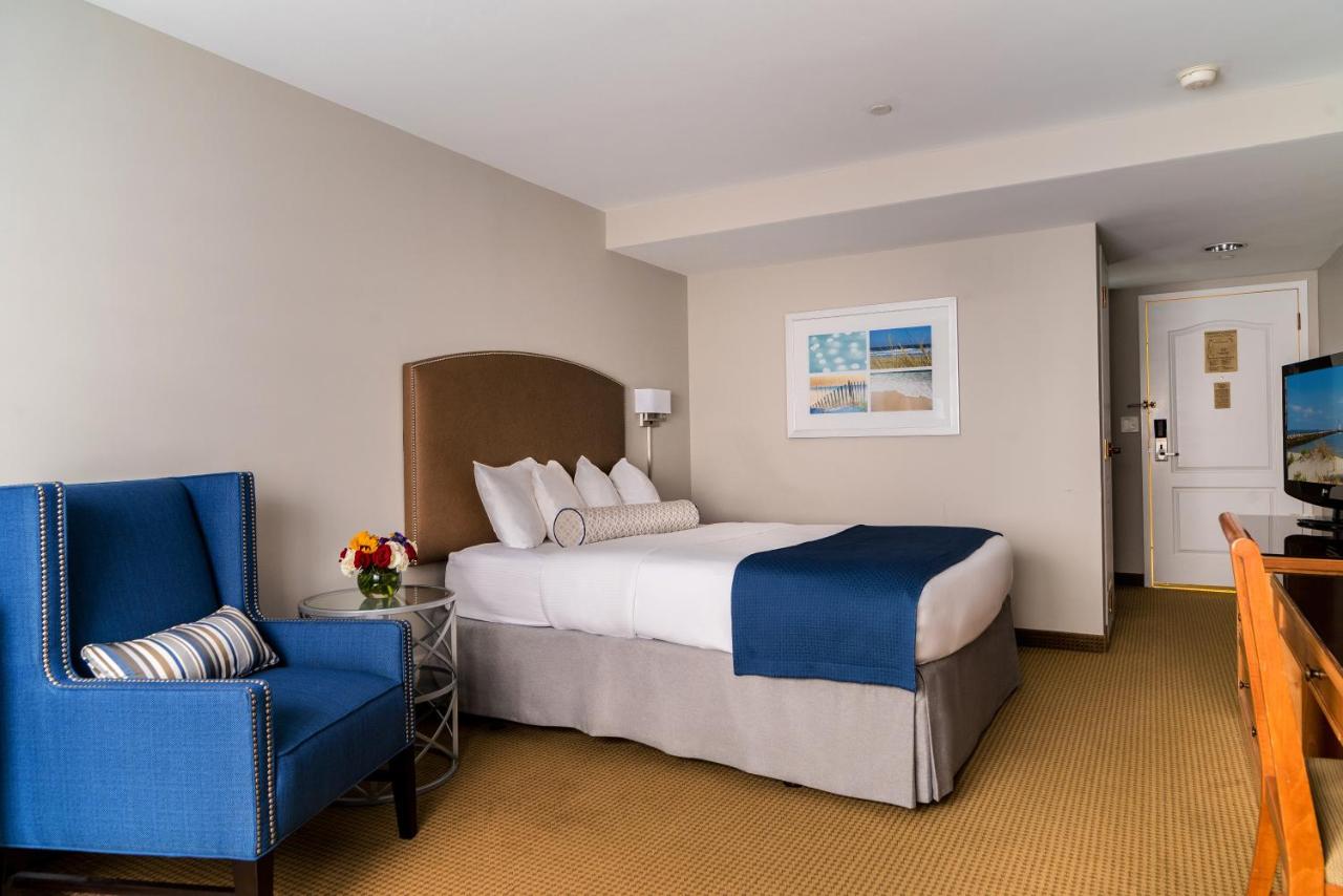 Standard Queen Room at Water's Edge Resort & Spa