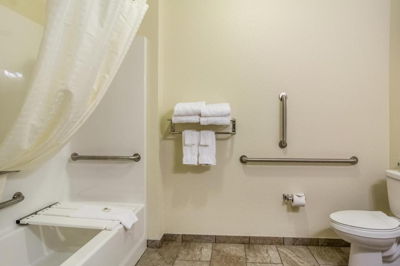 Queen Room - Disability Access at Cobblestone Hotel & Suites – Chippewa Falls