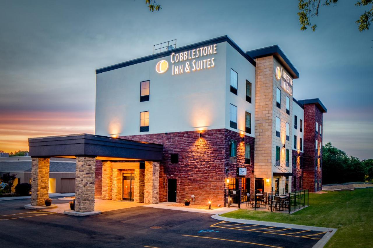  | Cobblestone Inn & Suites - Fairfield Bay