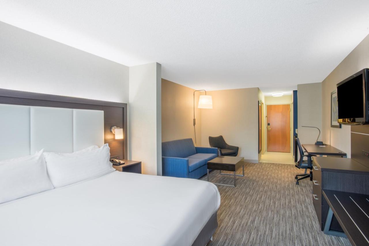King Suite - Disability Access at Holiday Inn Express Hotel & Suites Boston-Marlboro, an IHG Hotel