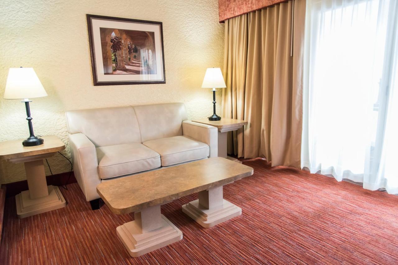 Lakeside Villa Suite with Balcony at Paradise Stream Resort