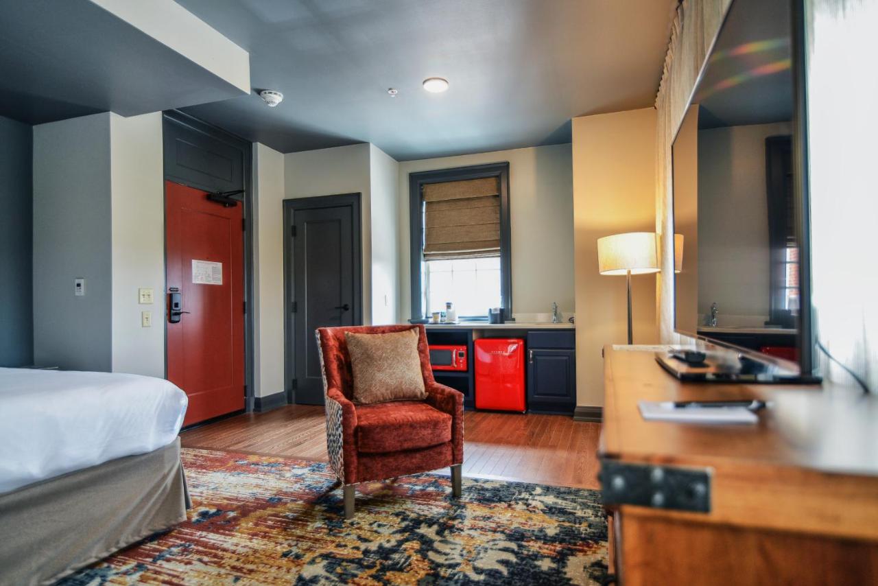 King Studio at The Stella Hotel & Ballroom