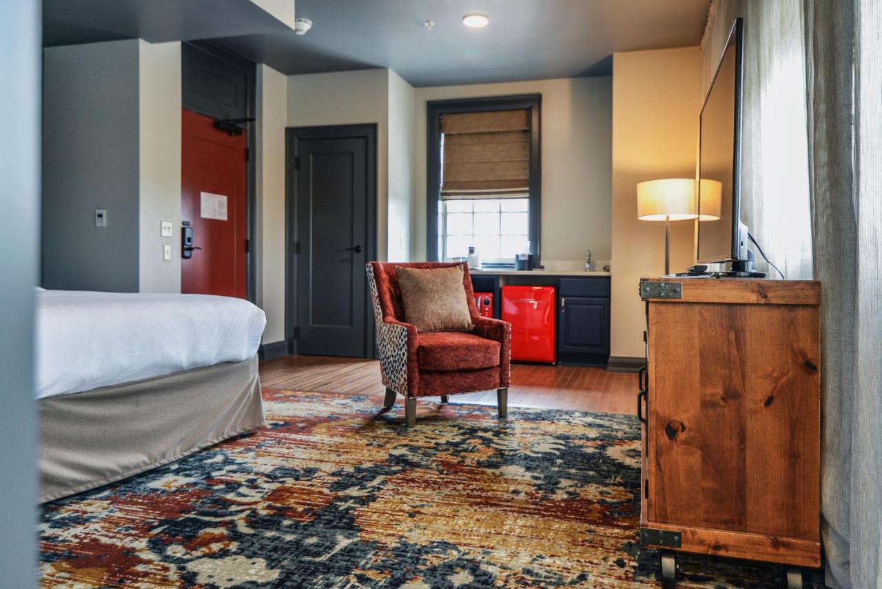 King Studio at The Stella Hotel & Ballroom