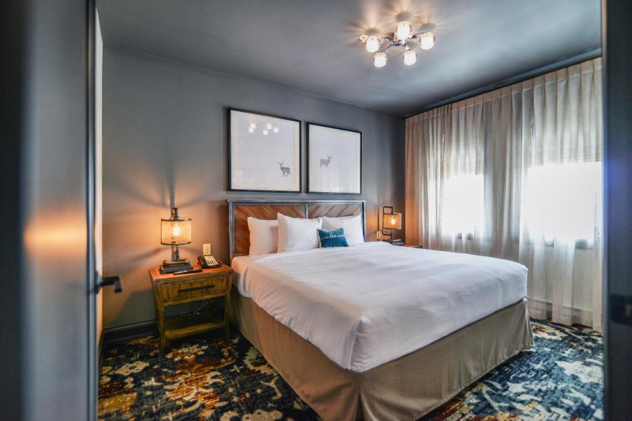 Deluxe King Suite at The Stella Hotel & Ballroom
