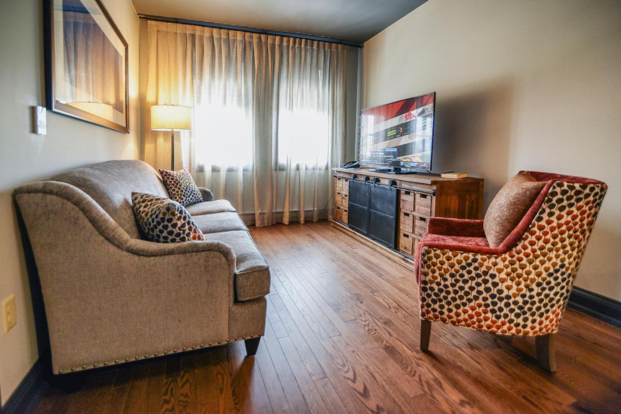 King Suite at The Stella Hotel & Ballroom