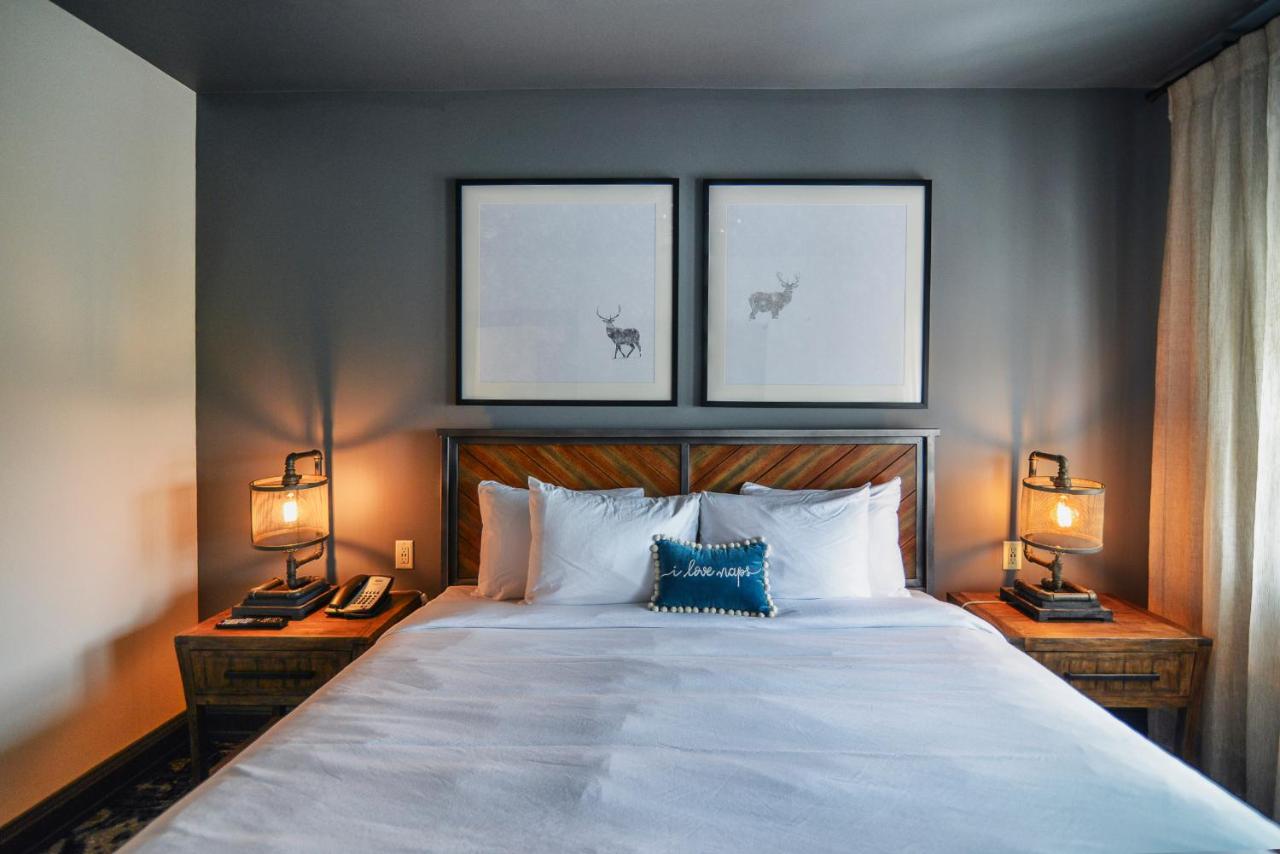 Deluxe King Suite at The Stella Hotel & Ballroom