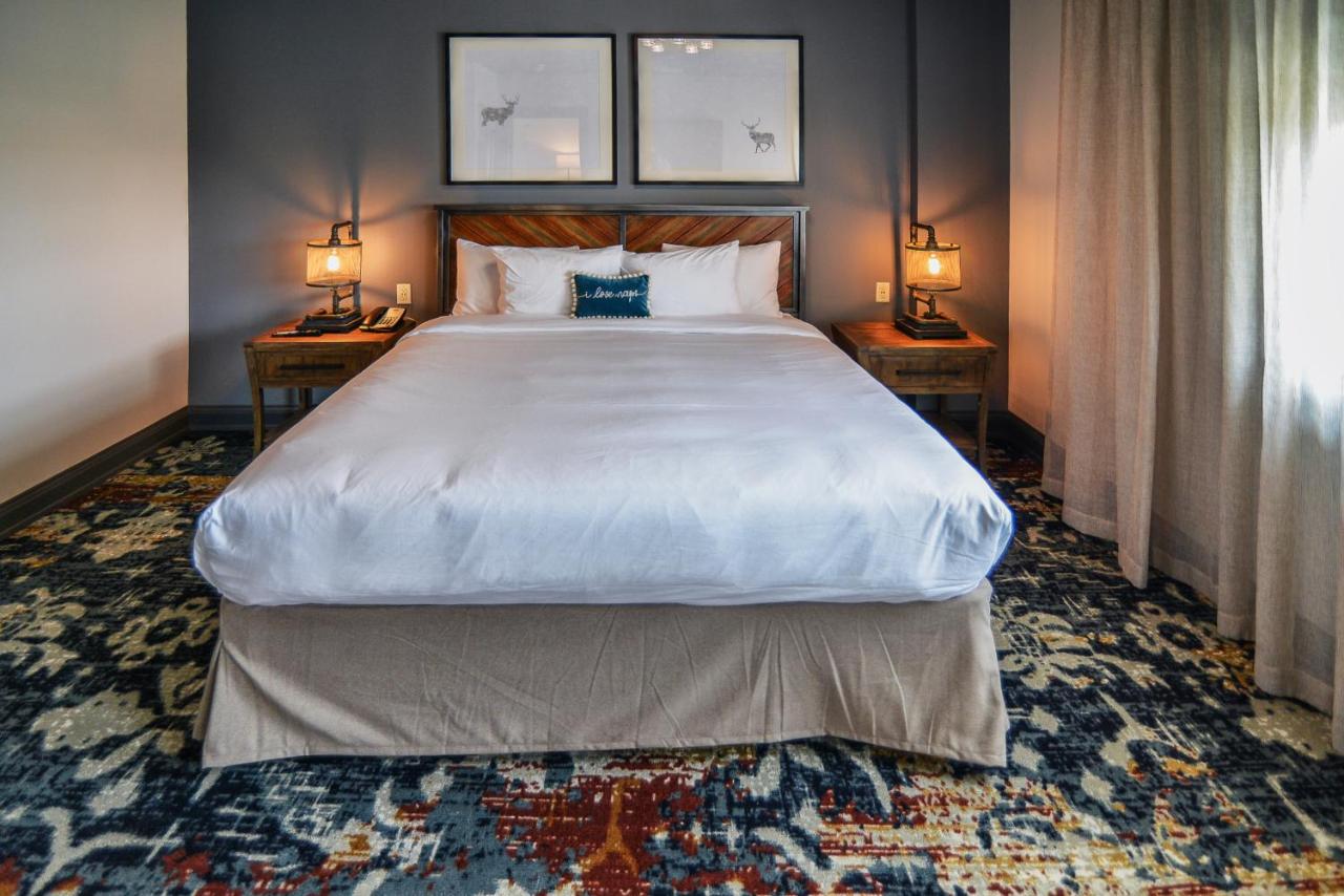 Deluxe King Suite at The Stella Hotel & Ballroom