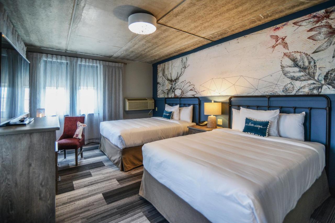 Queen Room at The Stella Hotel & Ballroom