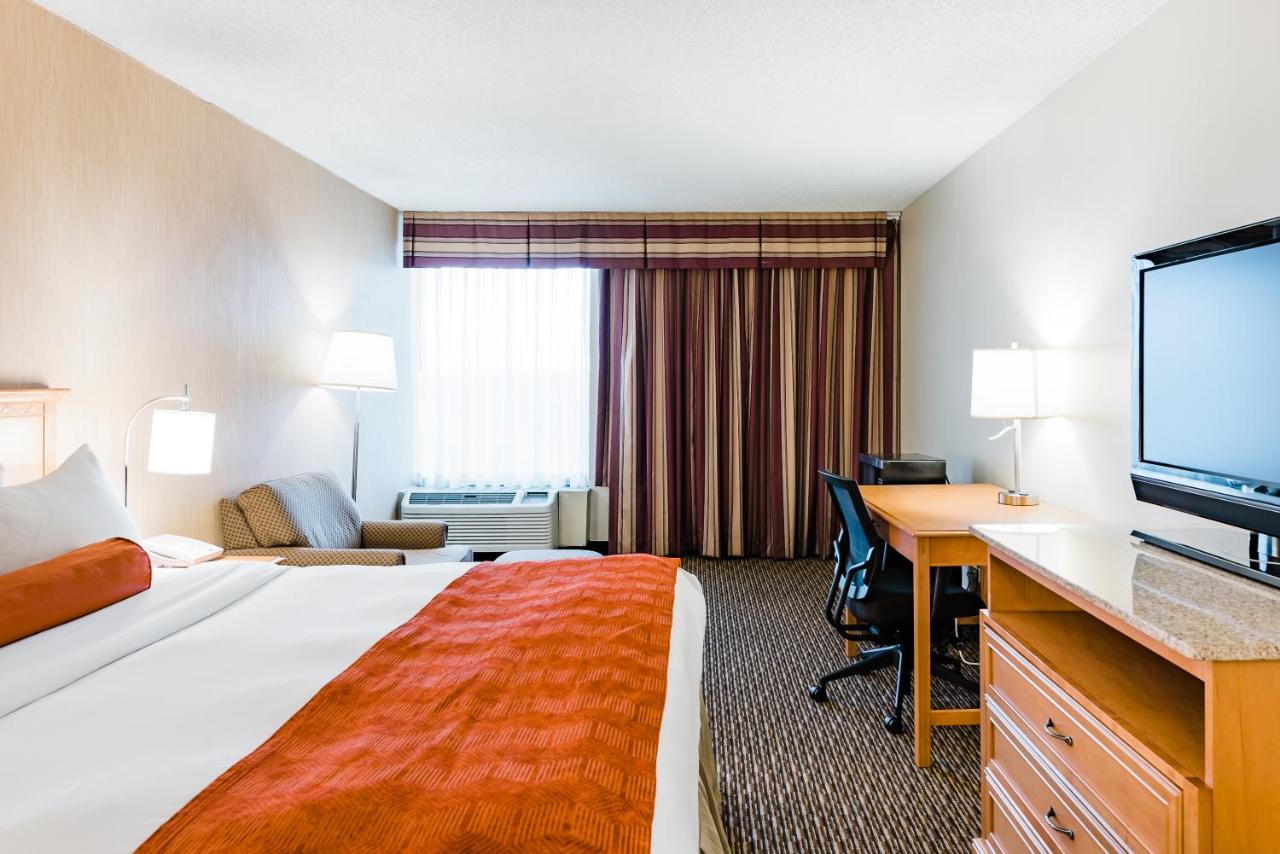 King Room at Radisson Hotel Denver - Aurora