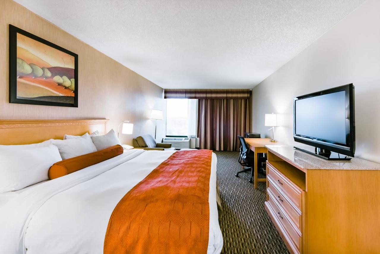 King Room at Radisson Hotel Denver - Aurora