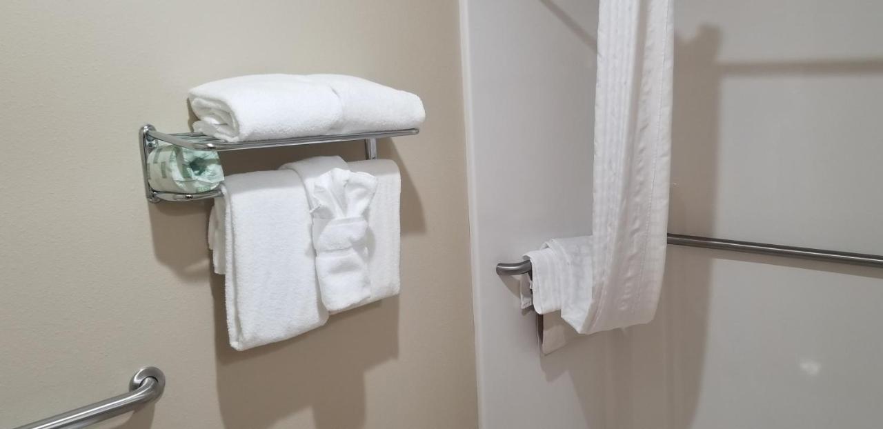 King Room - Disability Access at Cobblestone Inn and Suites - Lake View