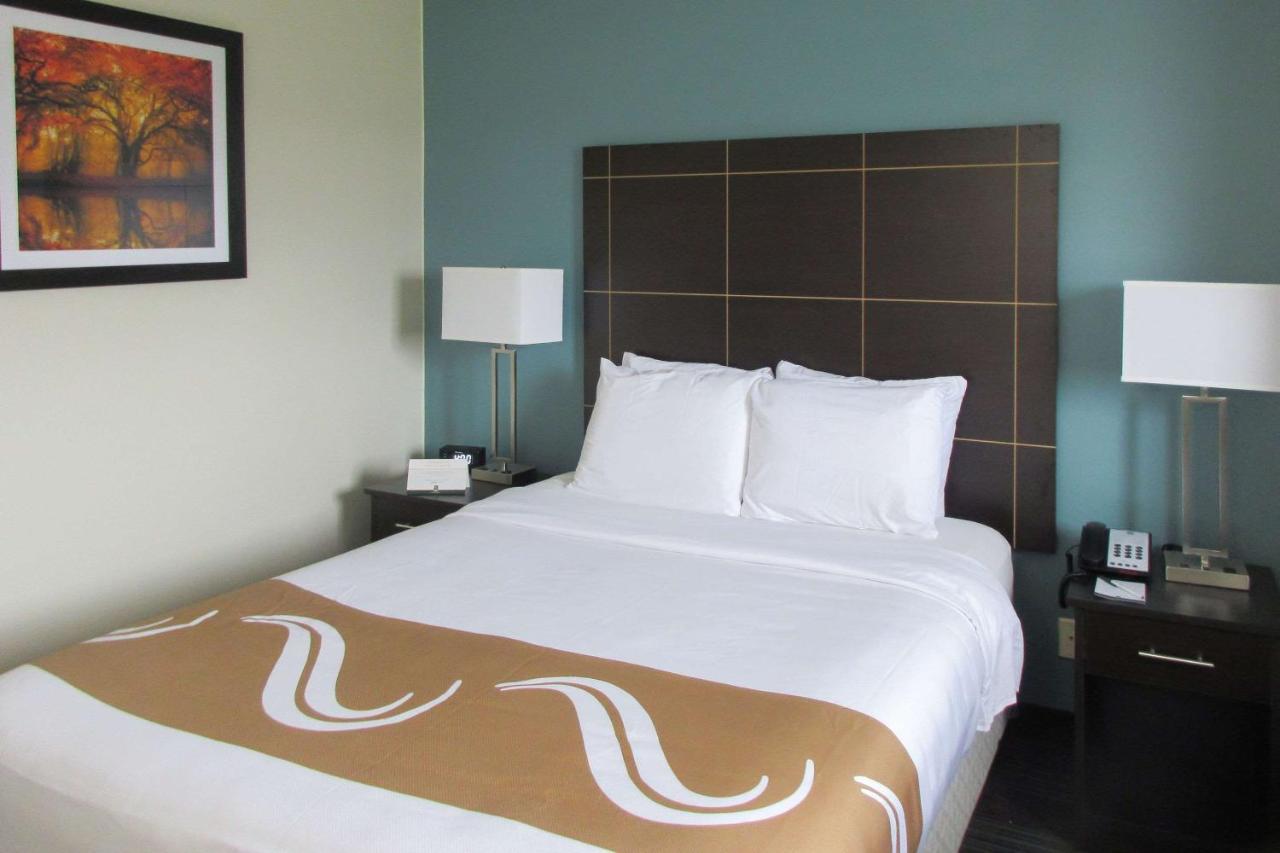 Queen Room - Accessible/Nonsmoking at Quality Inn Mount Pleasant