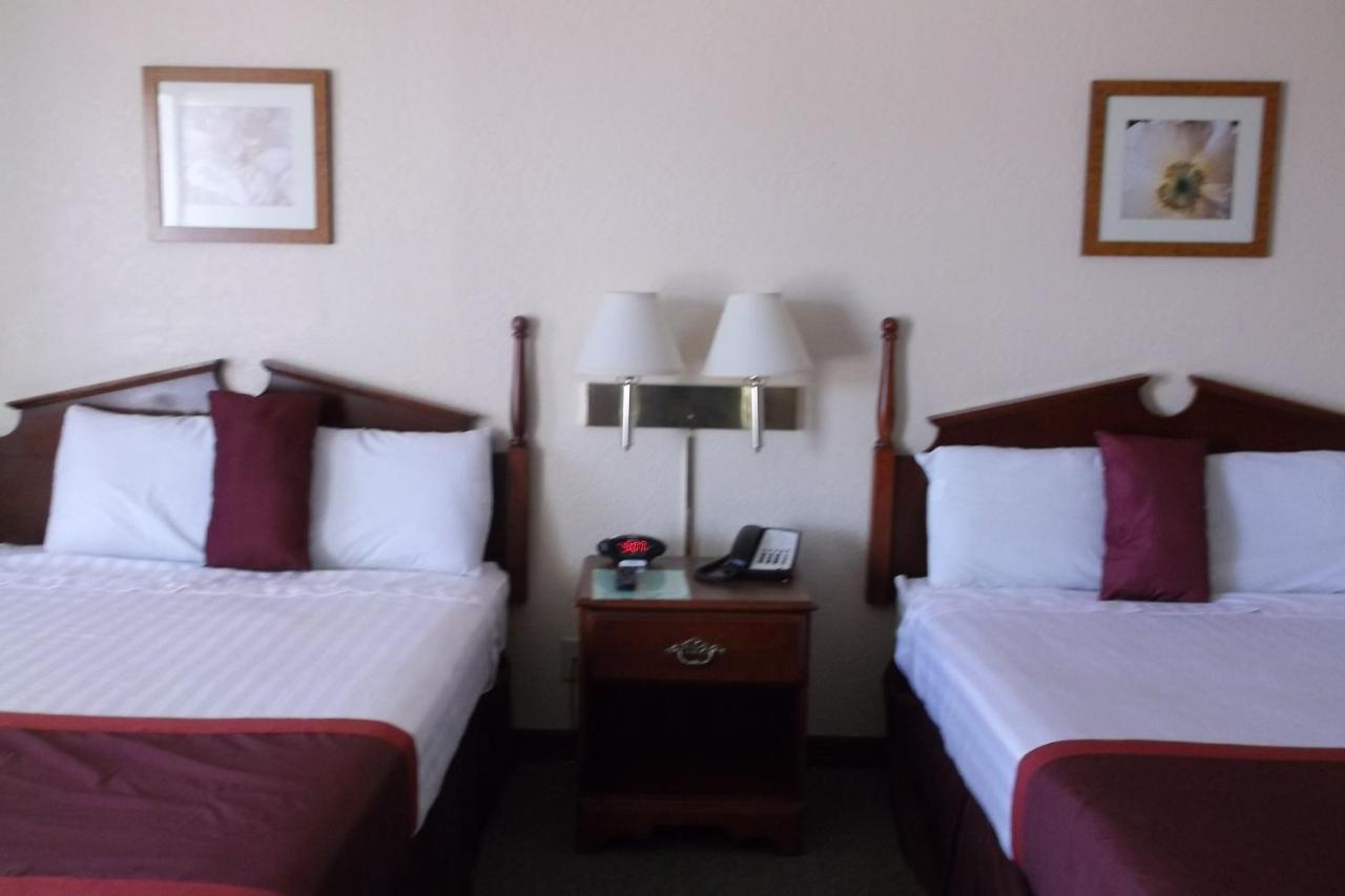 Room with One Queen and One Double Bed - Mobility Access/Non-Smoking at Lakeshore Resort and Marina