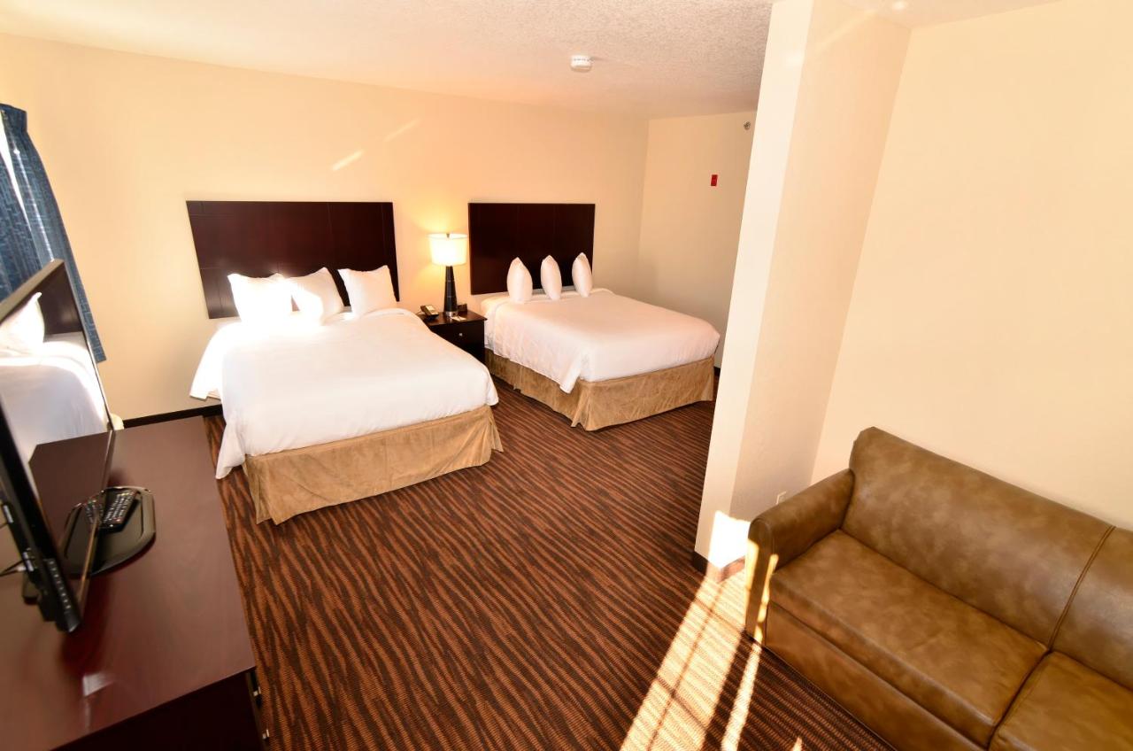 Family Suite at Cobblestone Inn & Suites - Holstein