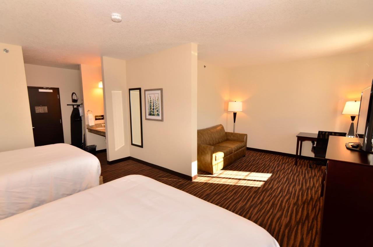 Family Suite at Cobblestone Inn & Suites - Holstein