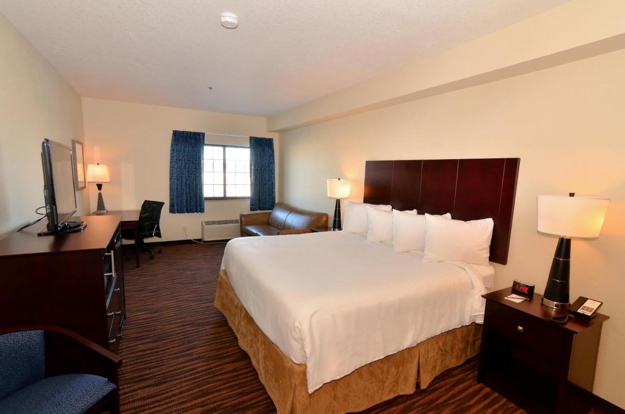 Deluxe King Studio at Cobblestone Inn & Suites - Holstein