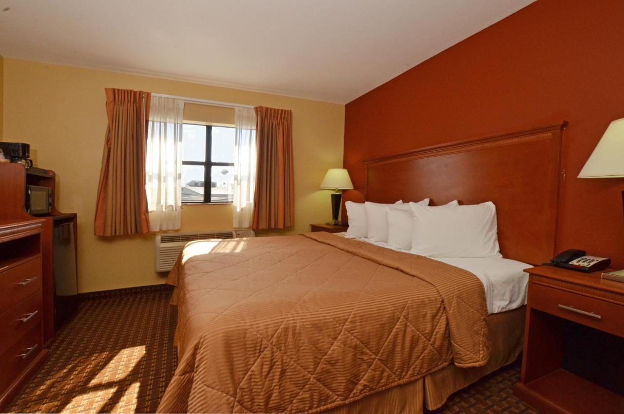 King Suite - Non-Smoking at Econo Lodge Inn & Suites Little Rock SW