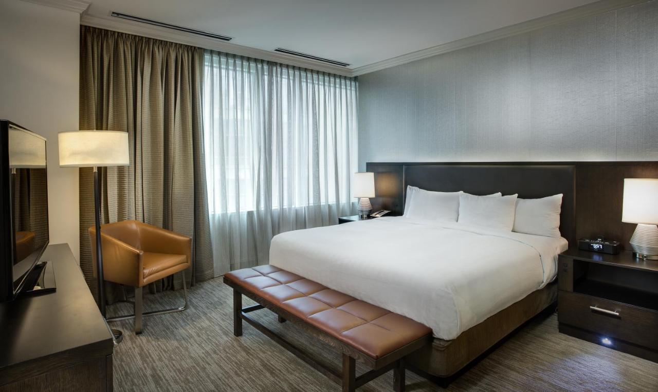 King Room with Bath Tub - Disability Access at Hyatt Centric Chicago Magnificent Mile
