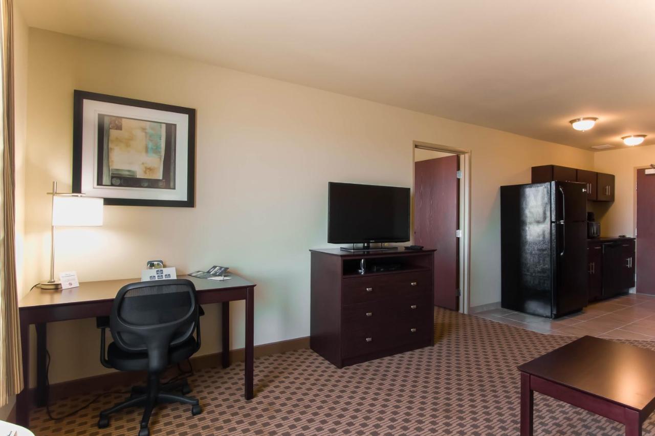 Family Room - Disability Access at Cobblestone Inn & Suites - Eads