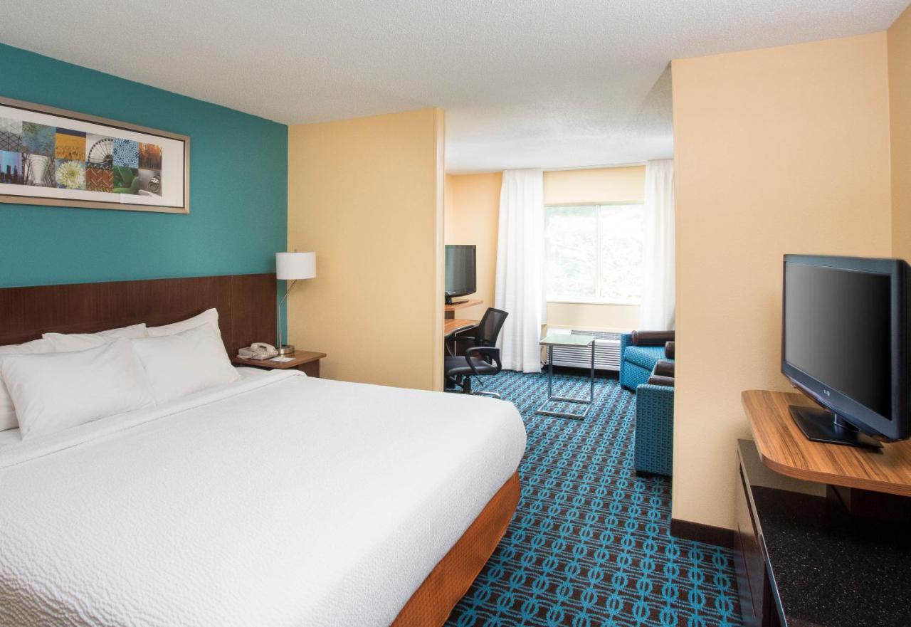 Executive Suite, 1 King, Sofa bed at Fairfield Inn & Suites Quincy