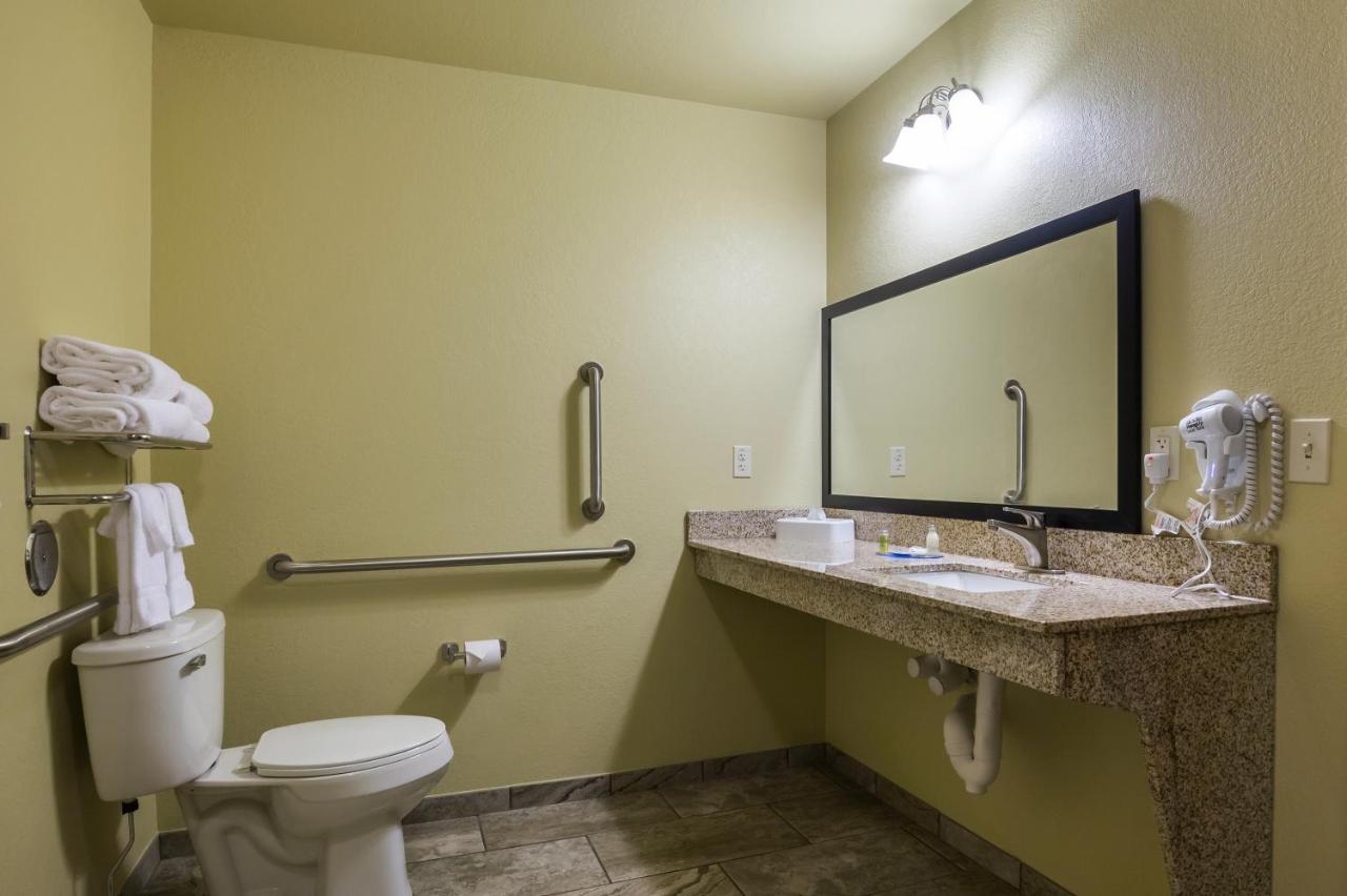 One-Bedroom Suite at Cobblestone Inn & Suites - Altamont