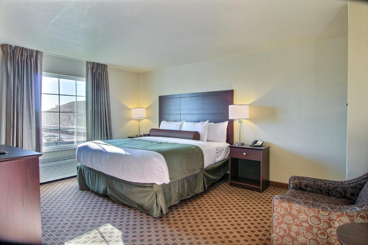 One-Bedroom Suite at Cobblestone Hotel & Suites - Beulah