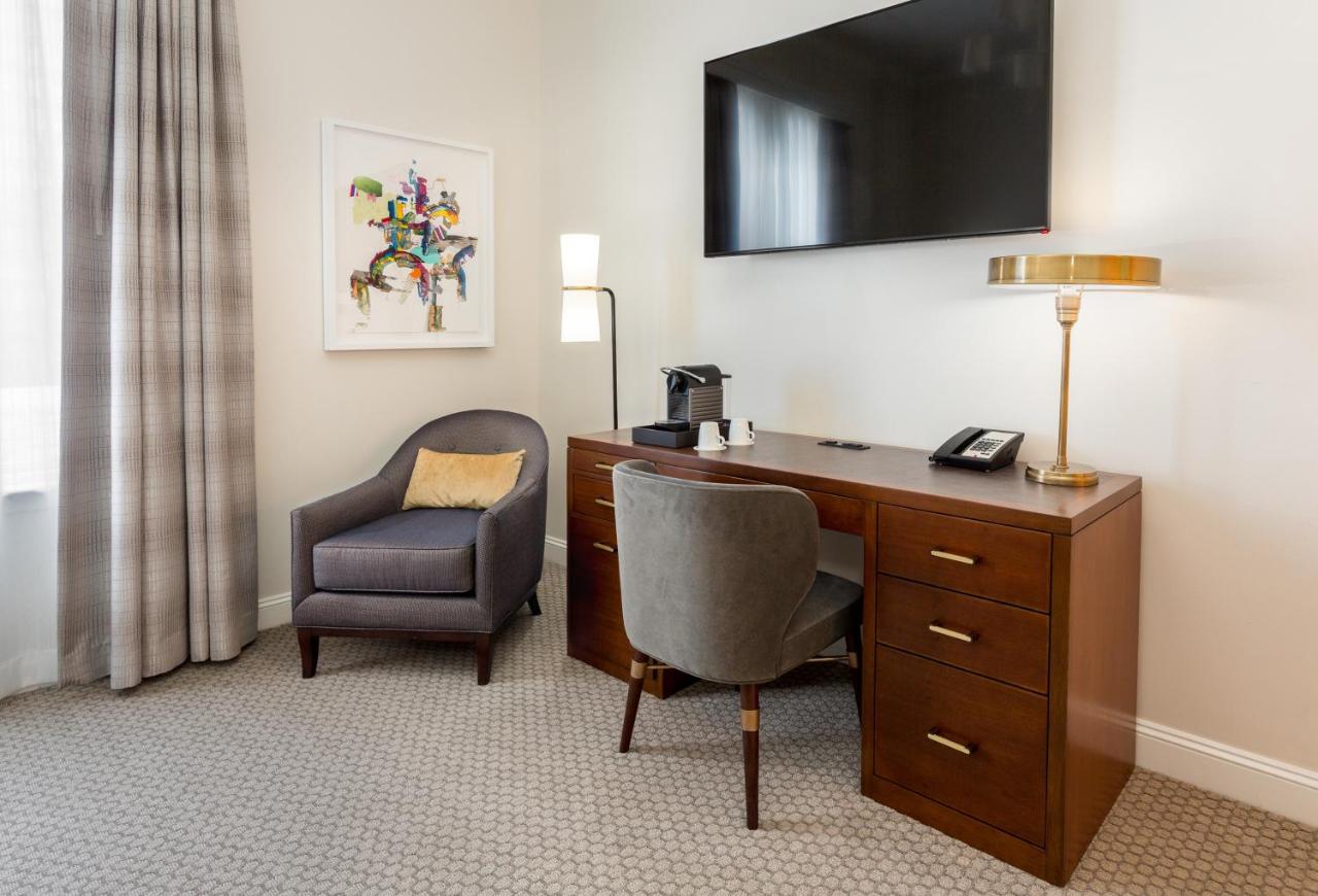 Classic King Room at The Lancaster Hotel