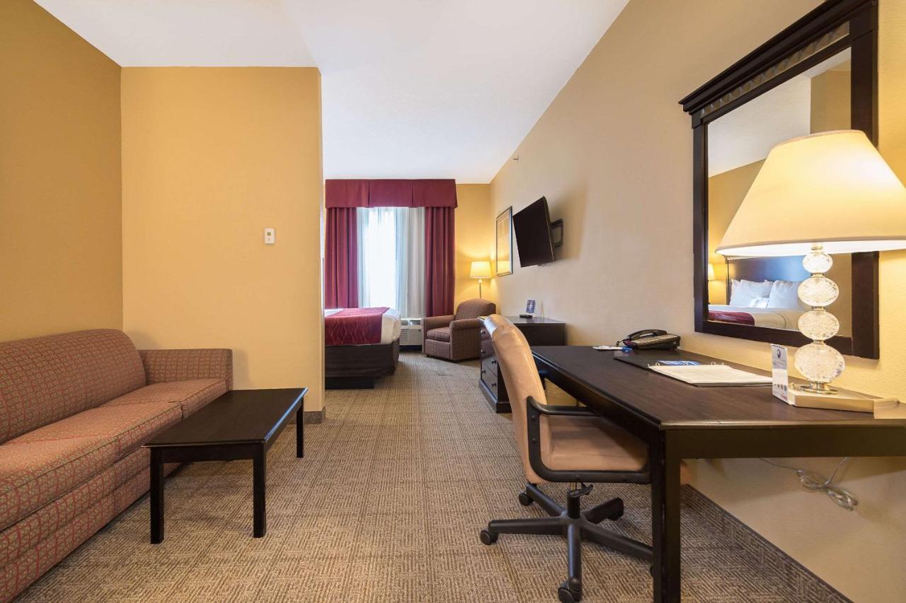 King Suite with Sofa Bed at Comfort Inn & Suites Maingate South