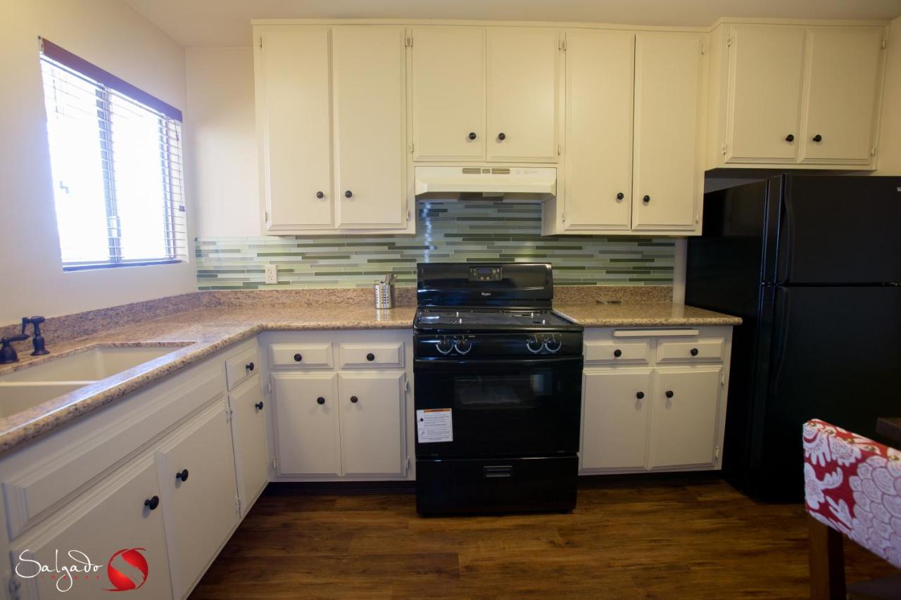 Suite, 1 King Bed, Living Room and Kitchen, Non-Smoking at Carlton Oaks Lodge, an Ascend Collection Hotel