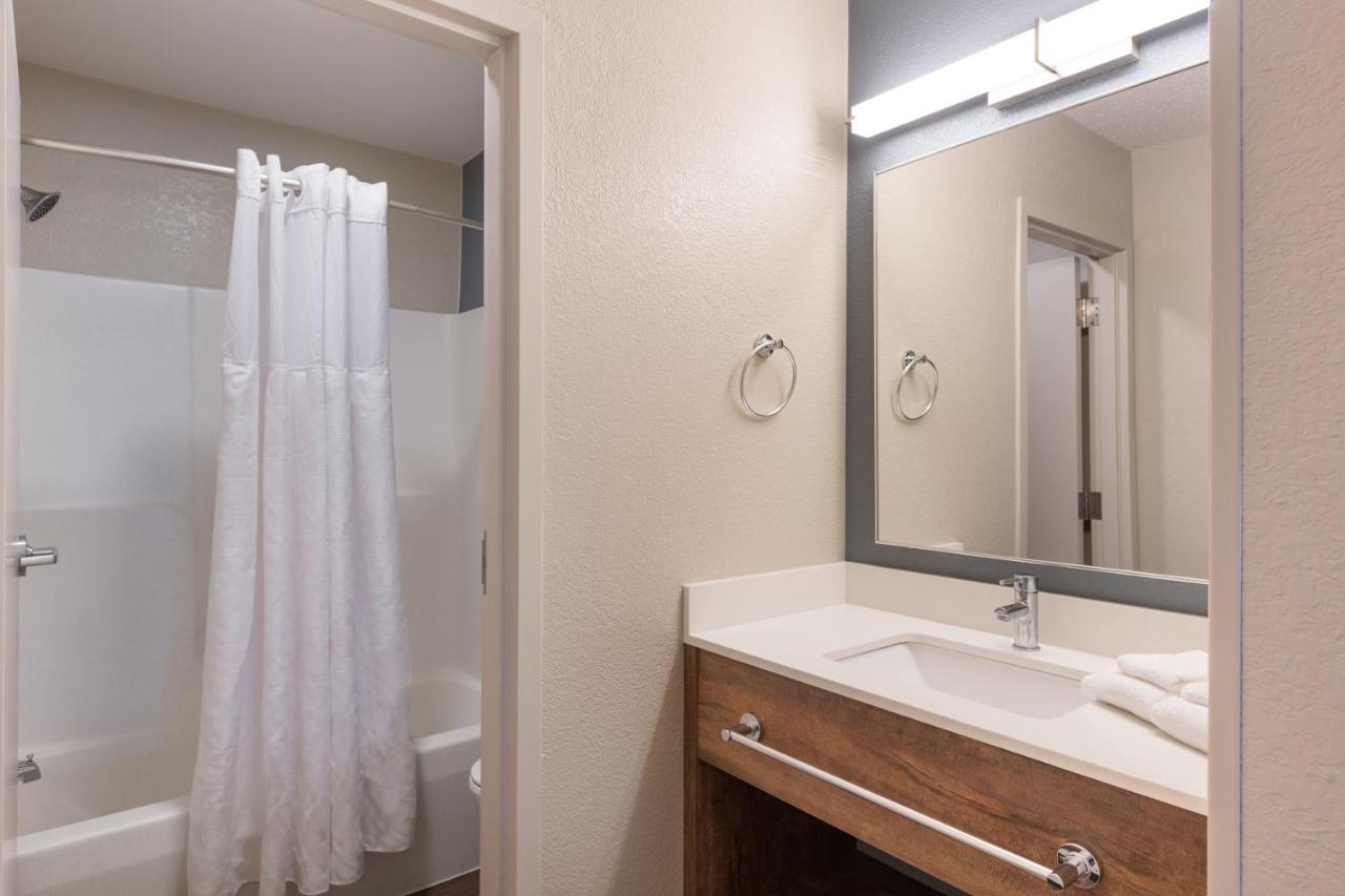 One Bedroom Suite with One King Bed Non-Smoking at Extended Stay America Premier Suites Charlotte Pineville Mat