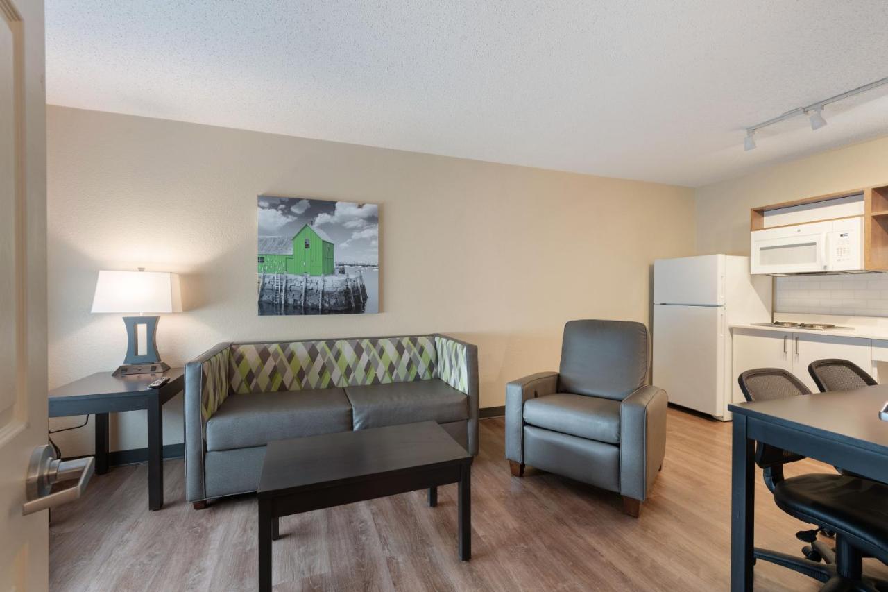 One Bedroom Suite with One King Bed Non-Smoking at Extended Stay America Premier Suites Charlotte Pineville Mat