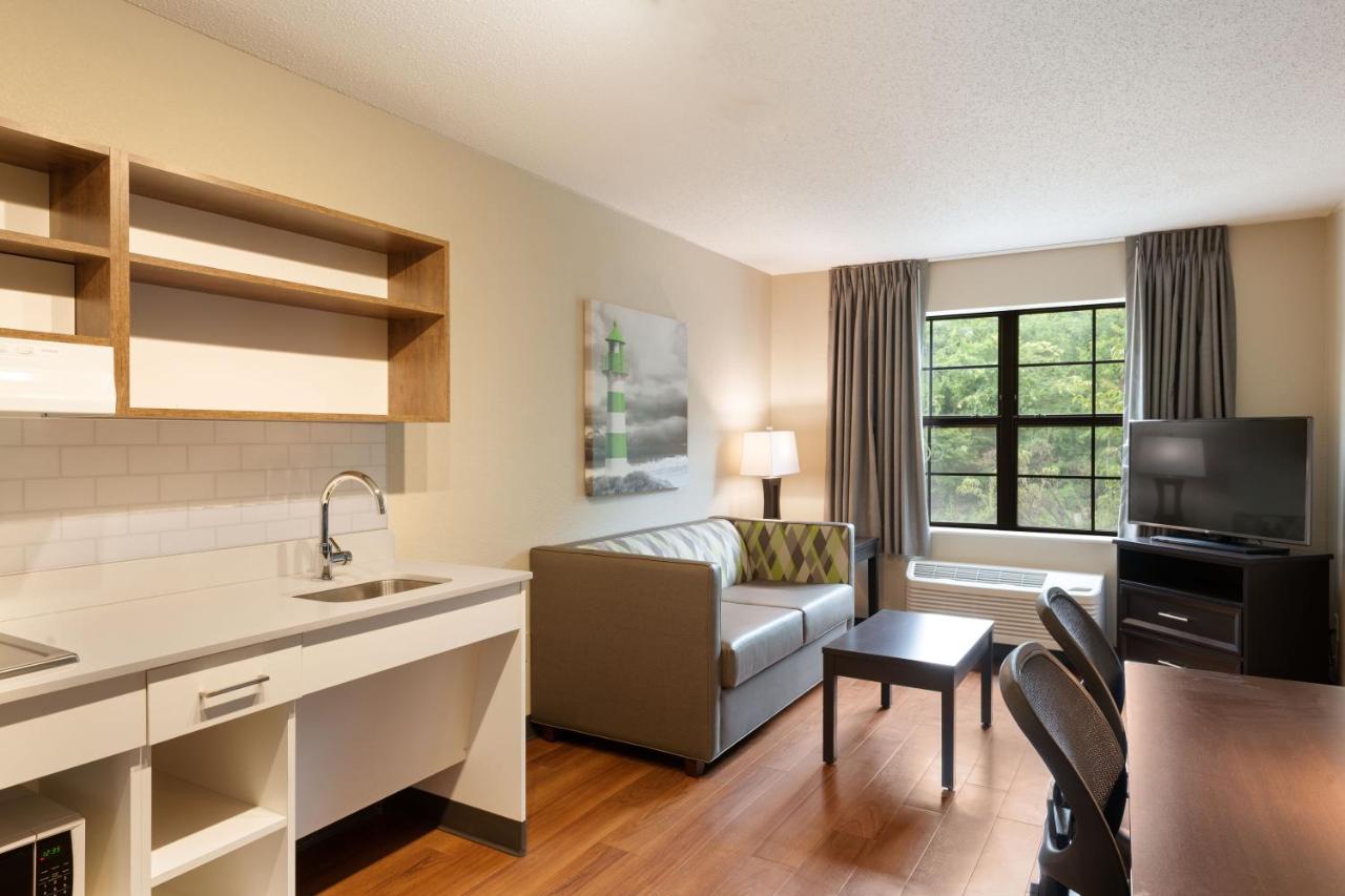 One Bedroom Suite with One King Bed - Disability Access - Non-Smoking at Extended Stay America Premier Suites Charlotte Pineville Mat