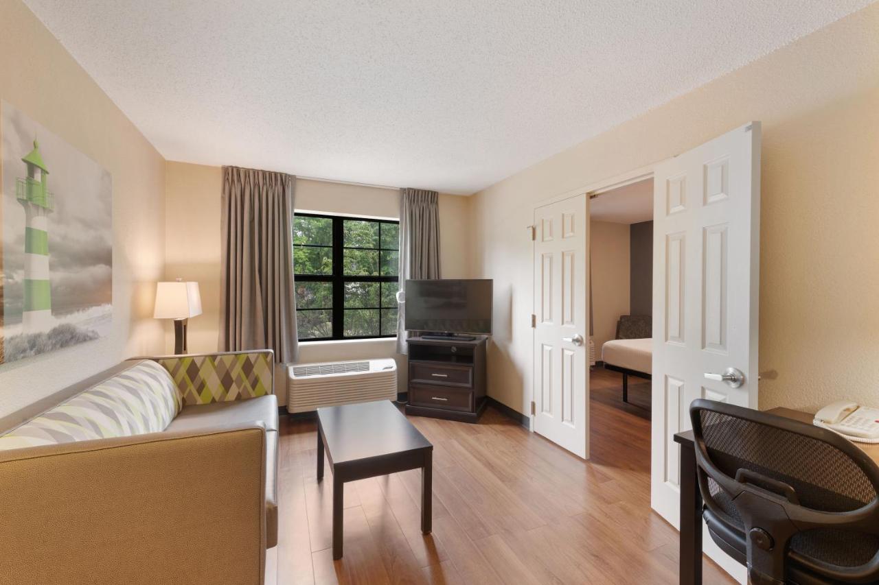 One Bedroom Suite with One King Bed - Disability Access - Non-Smoking at Extended Stay America Premier Suites Charlotte Pineville Mat