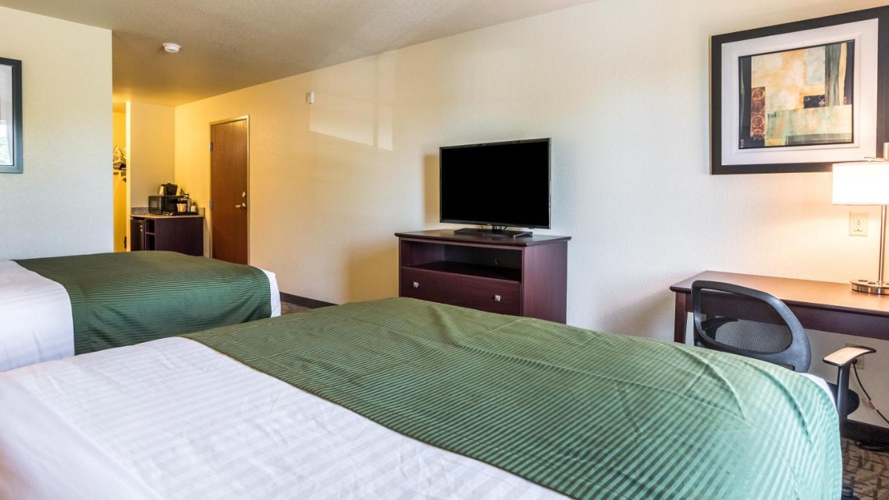 Deluxe Queen Studio at Cobblestone Hotel & Suites - Greenville